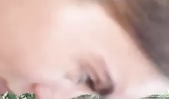 Девушка сосет мой член в парке